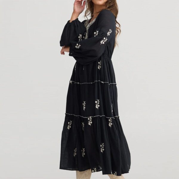 Black Bohemian - Style Maxi Dress with White Embroidery - 图片 2