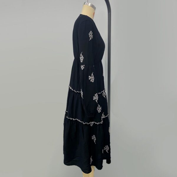 Black Bohemian - Style Maxi Dress with White Embroidery - 图片 4