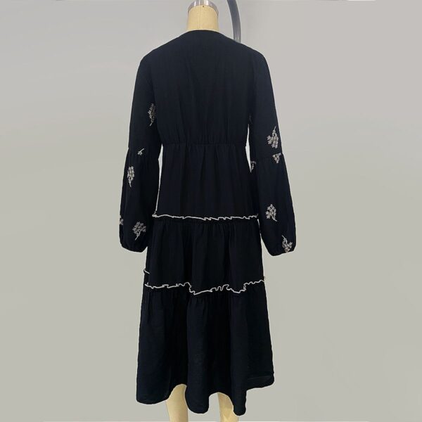 Black Bohemian - Style Maxi Dress with White Embroidery - 图片 5