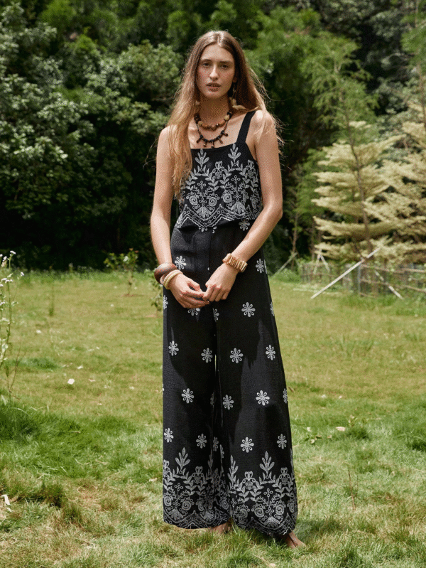 Elegant Minimalist Dress – Timeless Style for Every Occasion